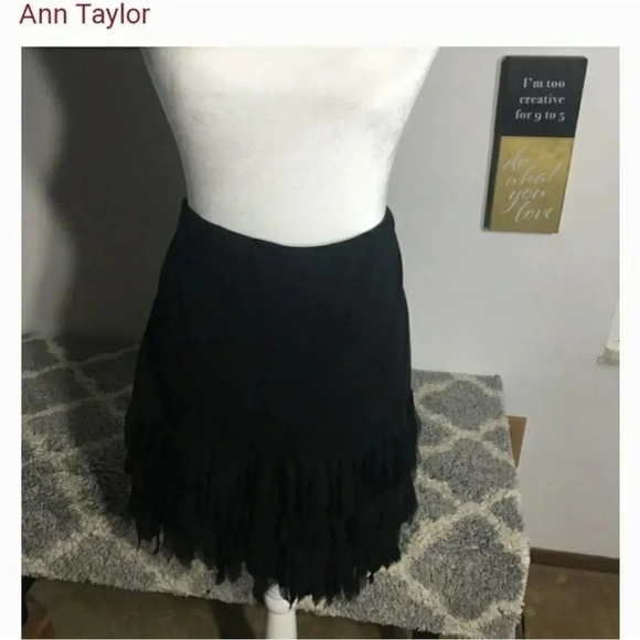 ANN TAYLOR Black Feather Mini Skirt 4P - Picture 6 of 6